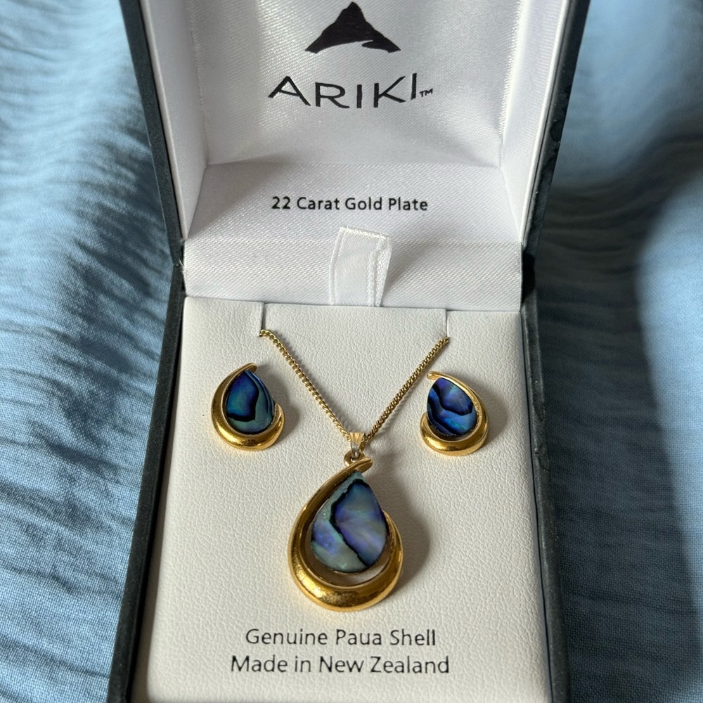 Ariki New Zealand Jewelry- 22k gold plate Genuine Paua Shell Necklace/ Earrings